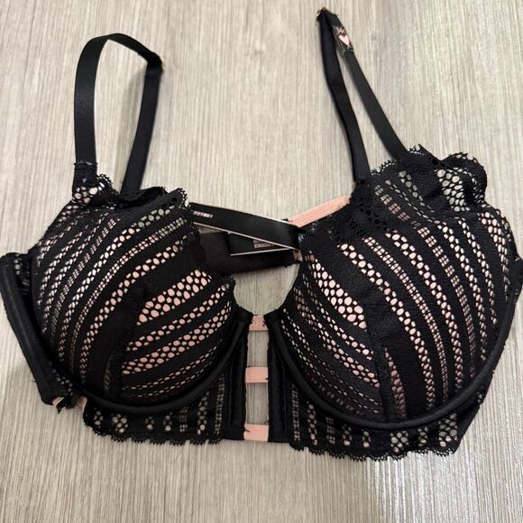 Victoria’s Secret Luxe Lace Lightly padded plunge Bra size 34C - Picture 2 of 8